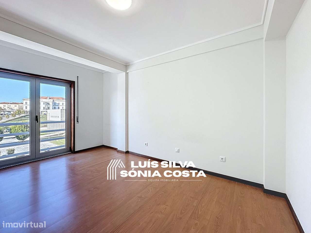 Apartamento T2 Remodelado c/ Varandas, Garagem & Elevador - Centro...-22