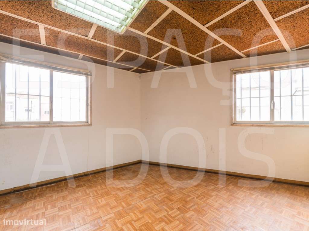 Armazém Amplo; com 2 Pisos! Boa Localização, próximo do Centro da A...-45