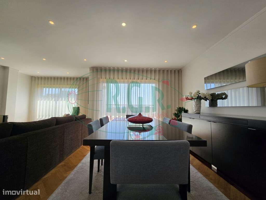 Apartamento T2| Lg Garagem 2 Carros | Localização Central São Cosme-8