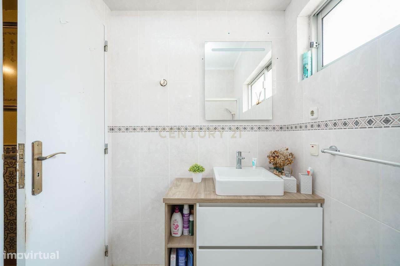 Apartamento T4 Transformado em T3 situado no bairro do Montalvão -Setú-22