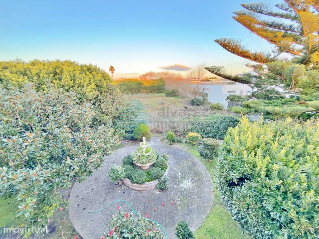 Moradia V5 com terreno com 2075m2, vista de mar-49