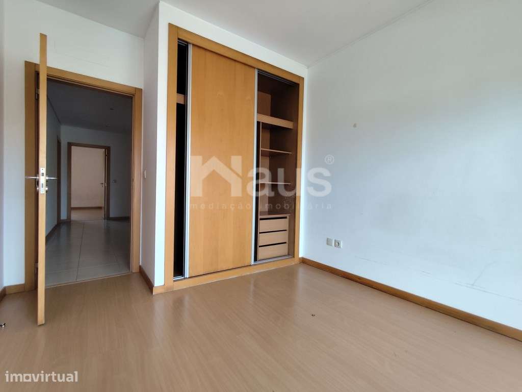 T3 com 2 lugares de parqueamento-12
