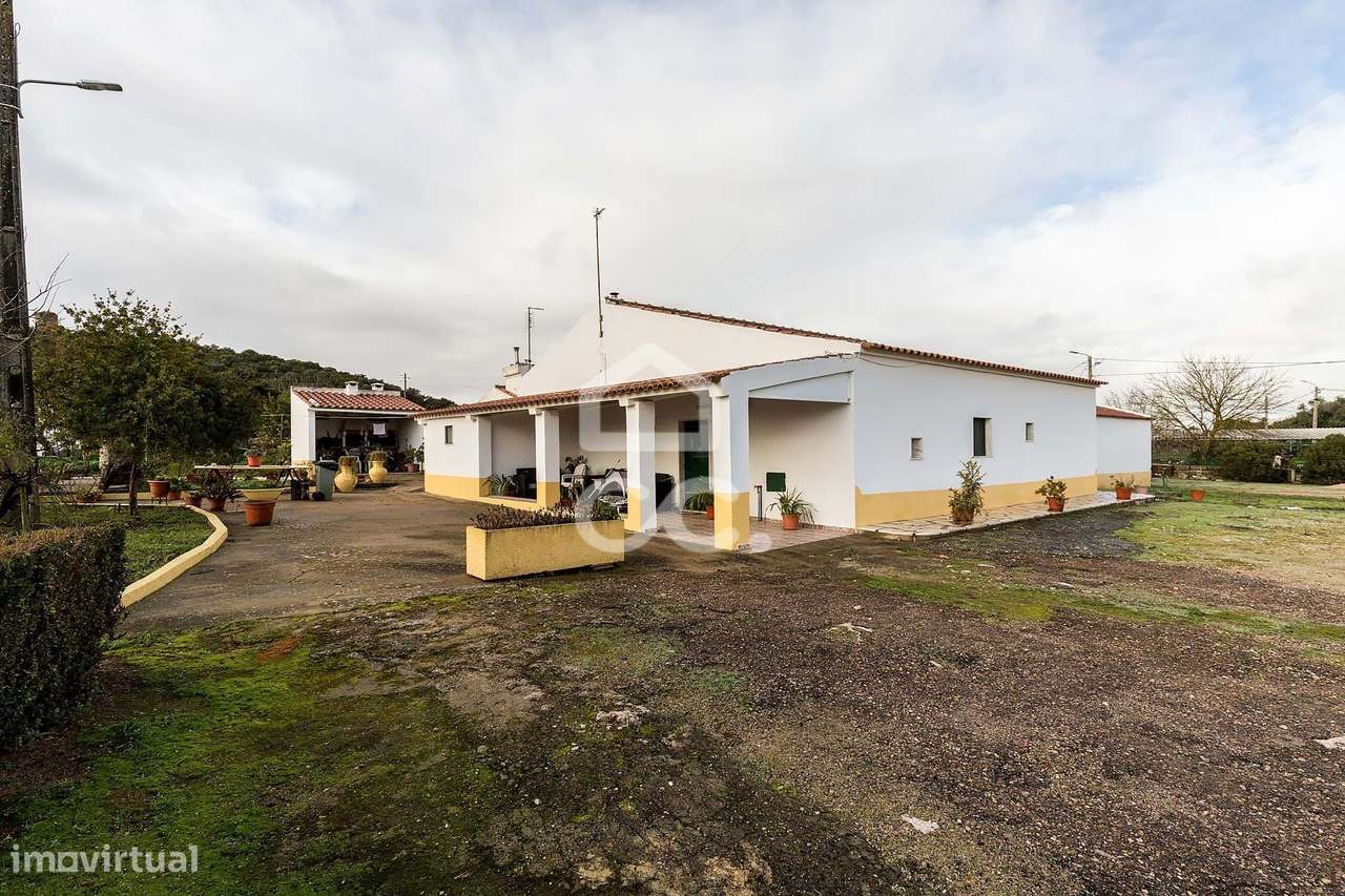 Quinta de 2,3 ha c/ Moradia T4, Garagem e Anexos | Estremoz, Évora - Grande imagem: 2/60
