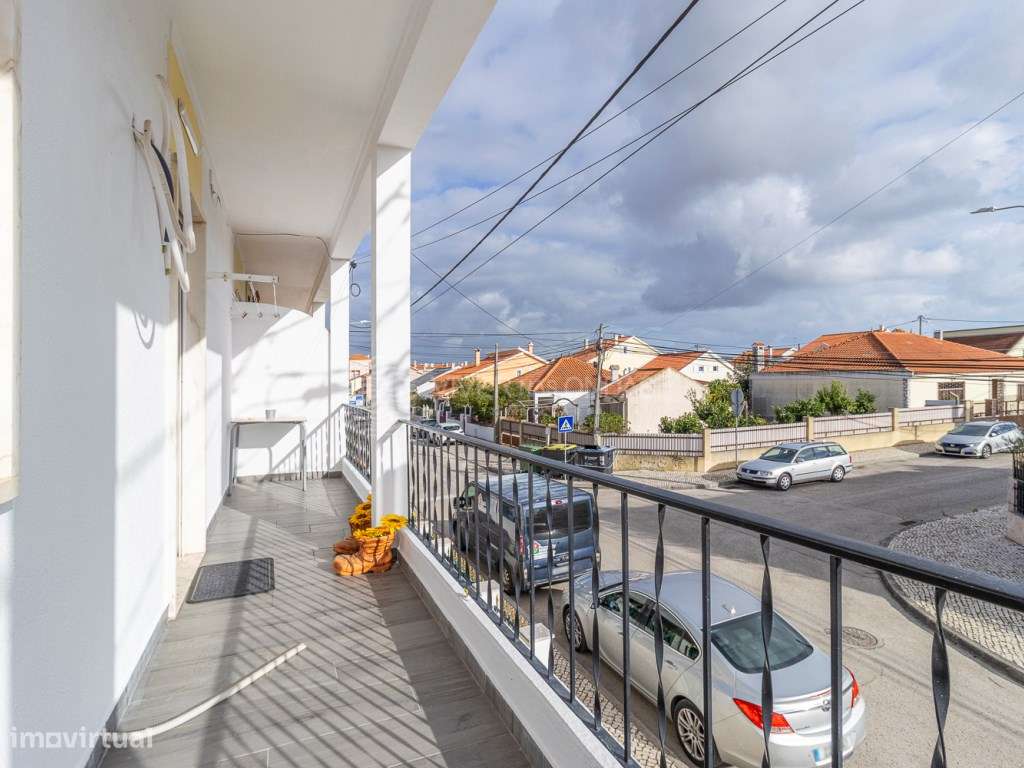 EXCLUSIVO - Apartamento T2 convertido em T1 - totalmente renovado, ...-3