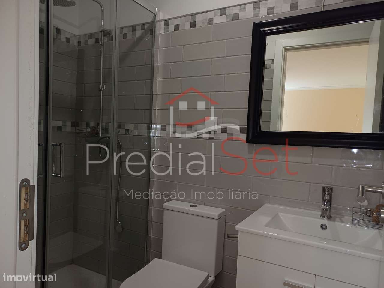 Moradia T3 Totalmente remodelada em Setúbal-11