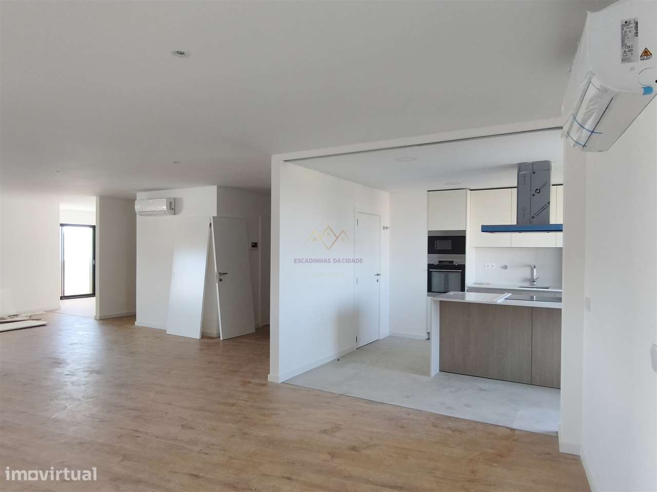 Penthouse T5 com varandas, 2 Garagens Box e Arrecadação, em Empreendim-9