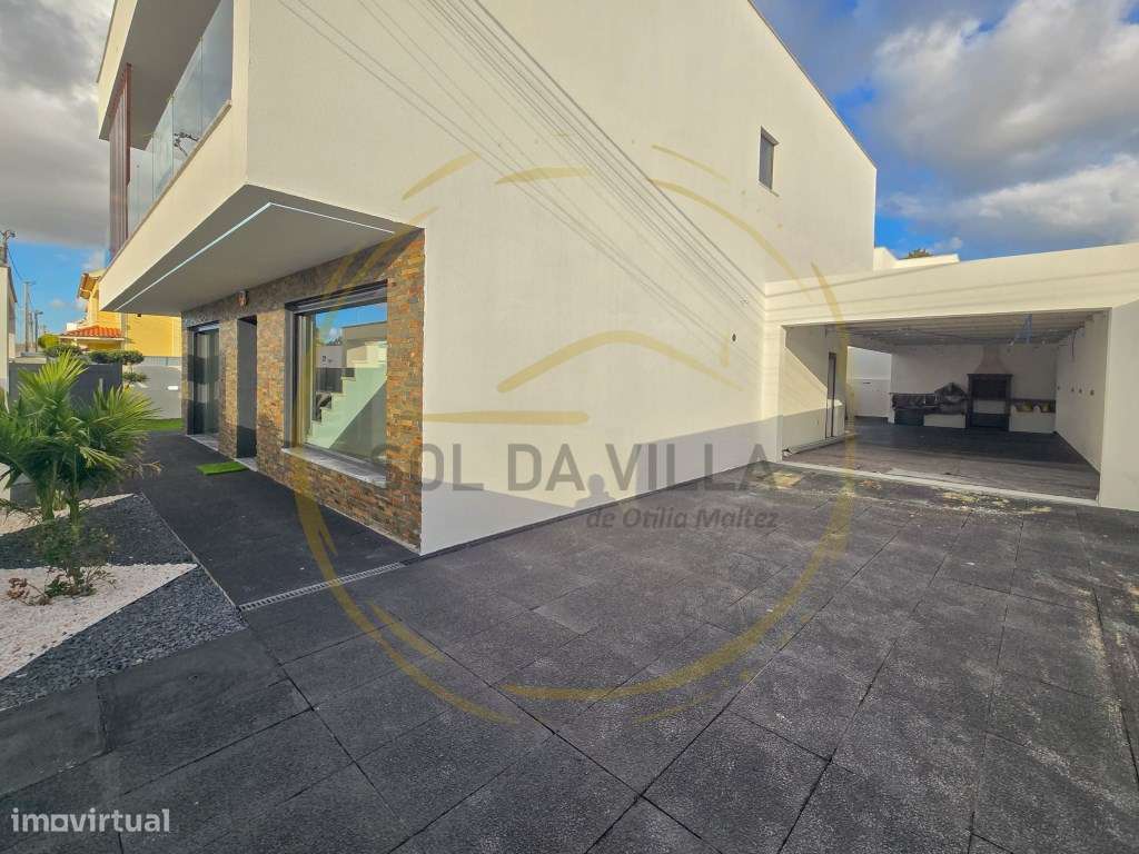 Moradia T4 Isolada com piscina - Valadares, Corroios - 750.000€-24