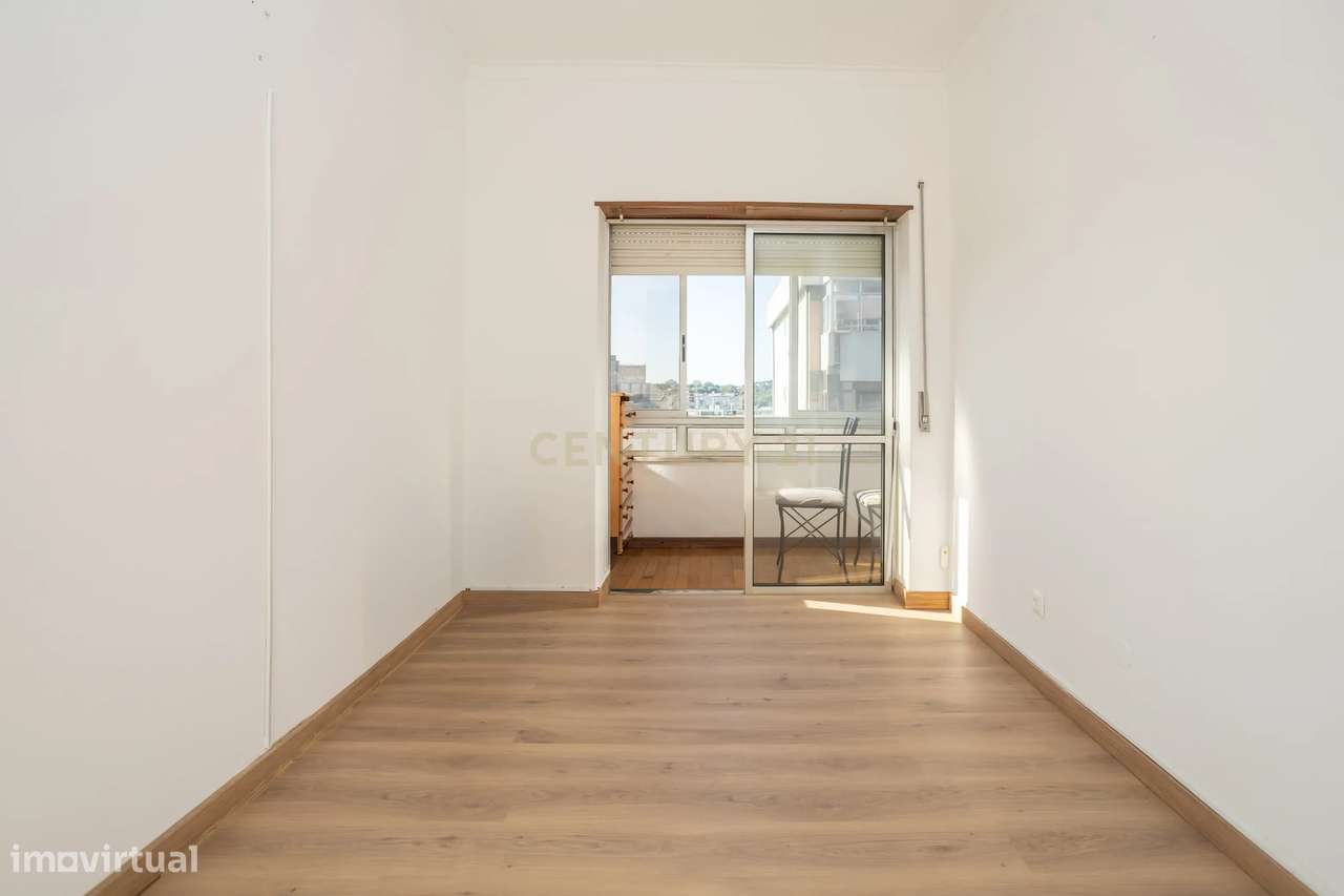 Apartamento T3 em Almada com Excelente Localização-35