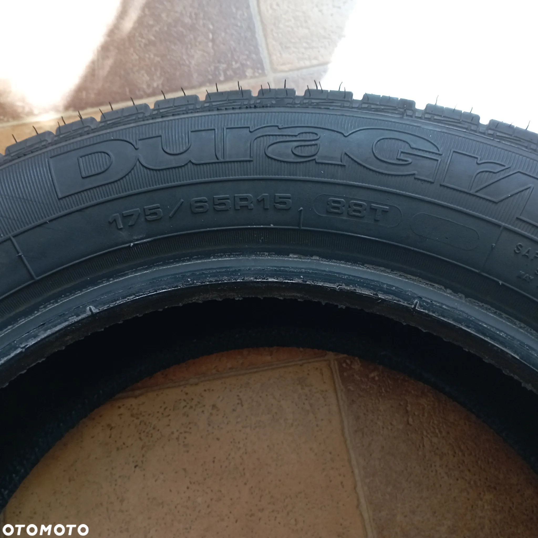 Sprzedam komplet opon Goodyear Dura Grip 175/65/15 - 3