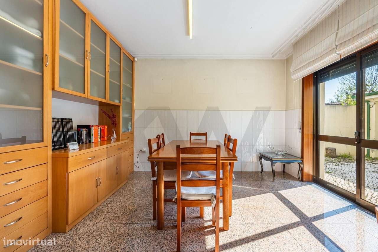 Moradia T4 + 1 c/ garagem no centro de Gueifães - Grande imagem: 4/42