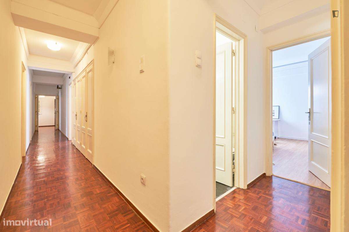 Quarto - localizado em Marquês de Pombal Lisbon - Grande imagem: 3/10