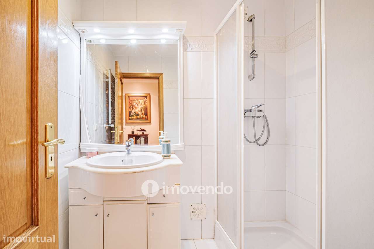 Apartamento T2 com garagem em condomínio com jardim, Paço de Arcos-25