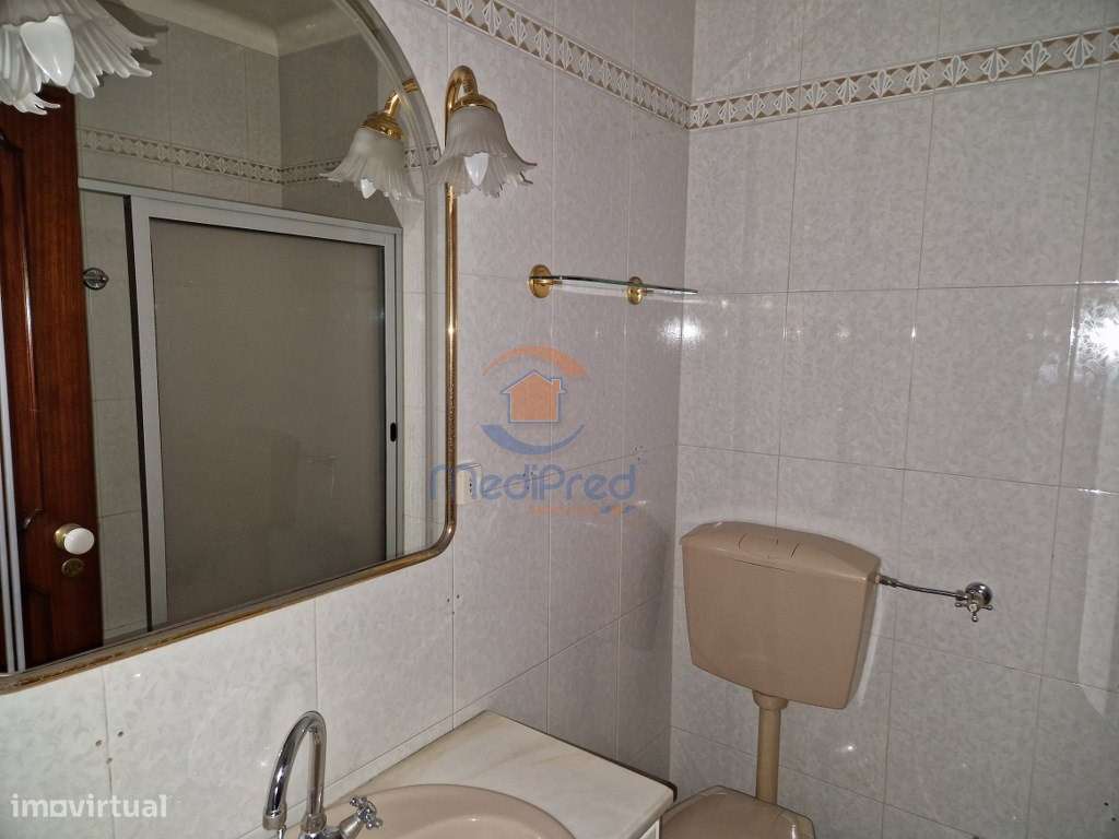 Apartamento T2 remodelado - Pontinha-19