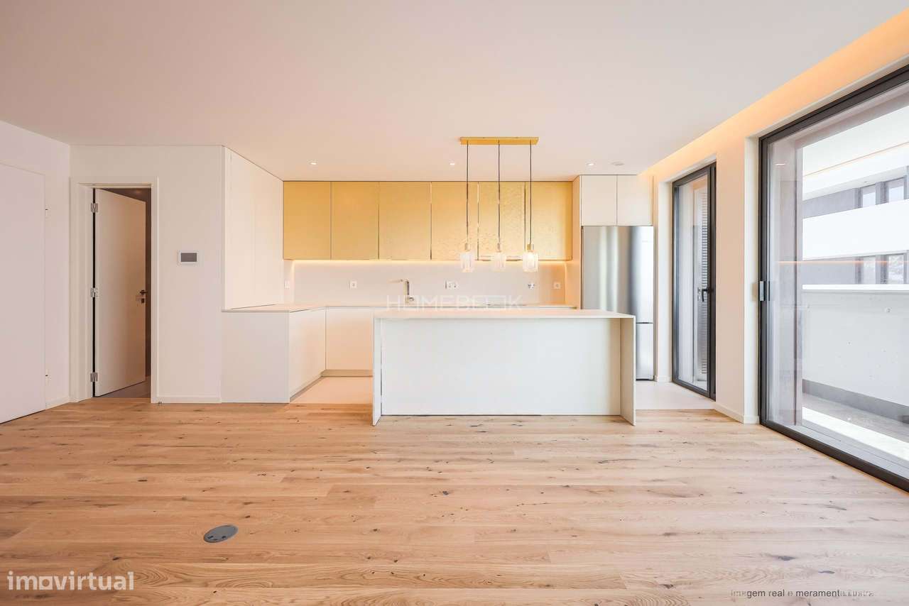 T2+1 de Design Moderno com Varanda | Localização Privilegiada - Grande imagem: 2/24