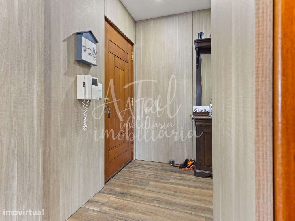 Duplex T5 no centro de Ponte de Lima com terraço panorâmico e 2 gar...-12