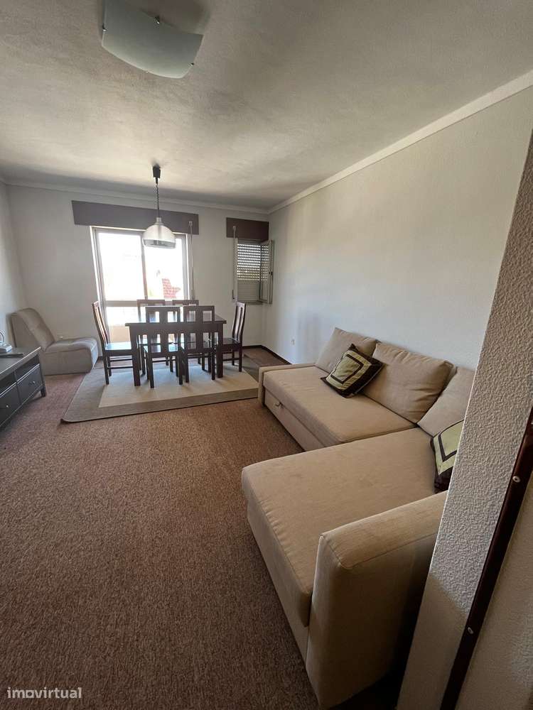 Apartamento T2 com varanda e cozinha separada em Bombarral - Grande imagem: 4/21