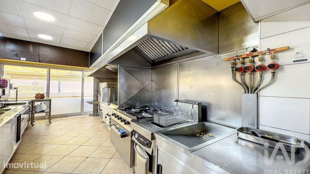 Loja / Estabelecimento Comercial em Monte Gordo de 107,00 m2 - Grande imagem: 5/24