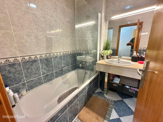Apartamento T2 situado no Pilar - São Martinho- Próximo de serviços e-15