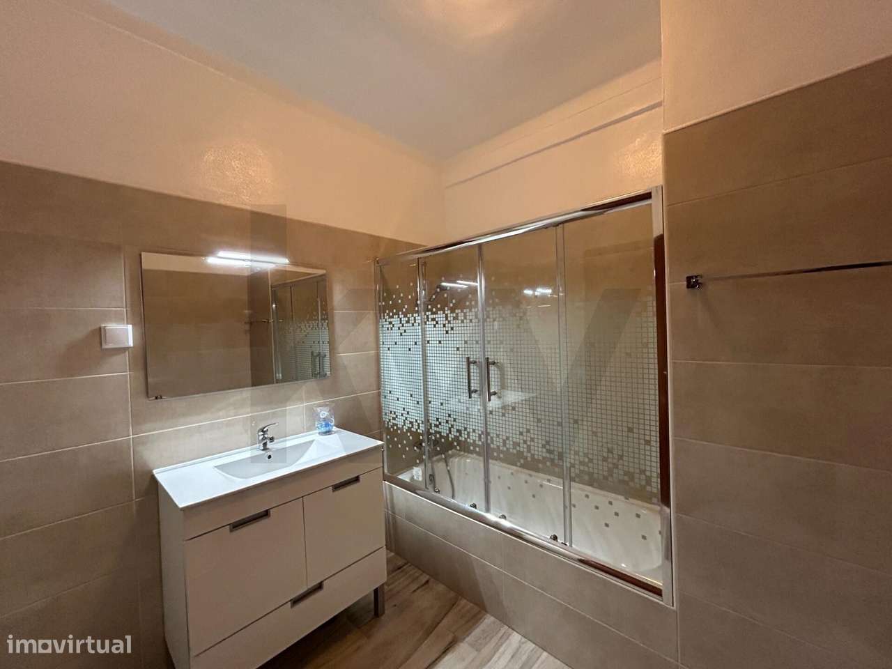 Apartamento T2 mobilado para arrendamento anual, no 3.º e Último Andar - Grande imagem: 4/37