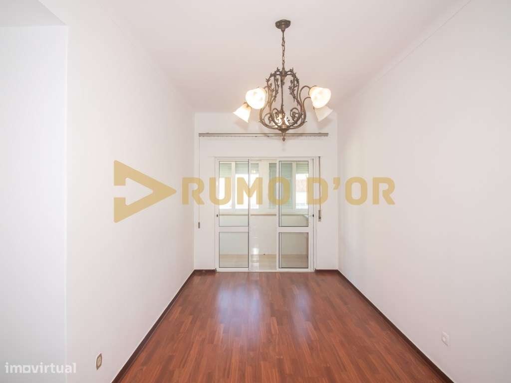 Apartamento T3 com Estacionamento Interno - Vila Franca de Xira-9