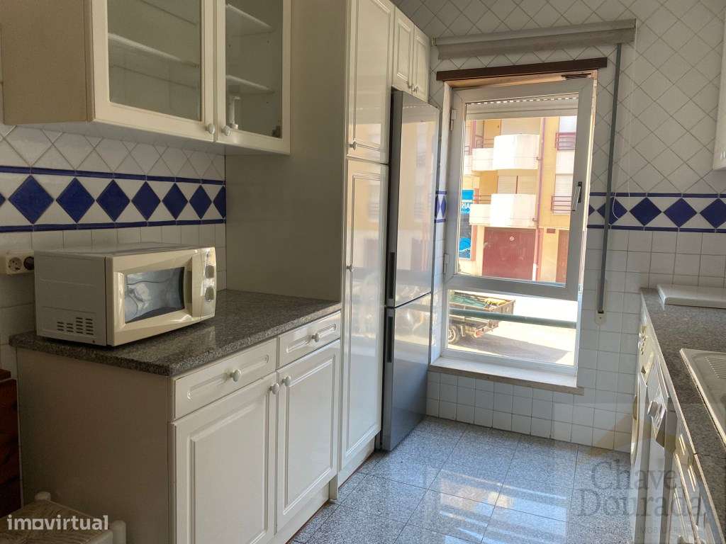 Apartamento T2 com garagem, junto à Avenida Calouste Gulbenkian - Grande imagem: 4/9