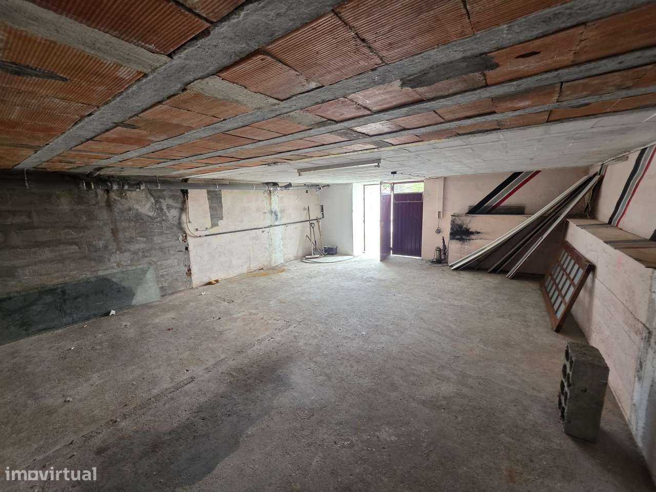 Troque o seu apartamento por uma moradia de 4 frentes em Argoncilhe-24