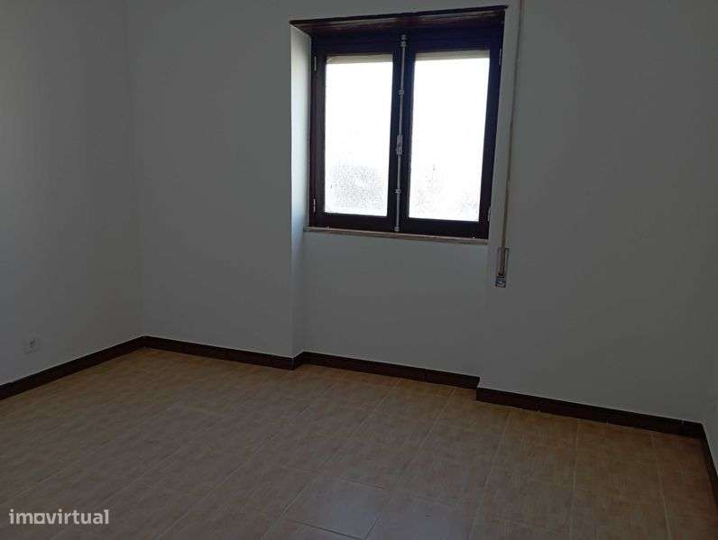 Arrenda-se andar de moradia  T2+1 - Grande imagem: 4/12