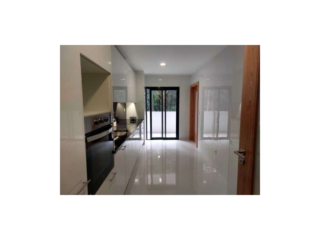 Apartamento T3, novo, varanda com churrasqueira e lavandaria; pisci...-11