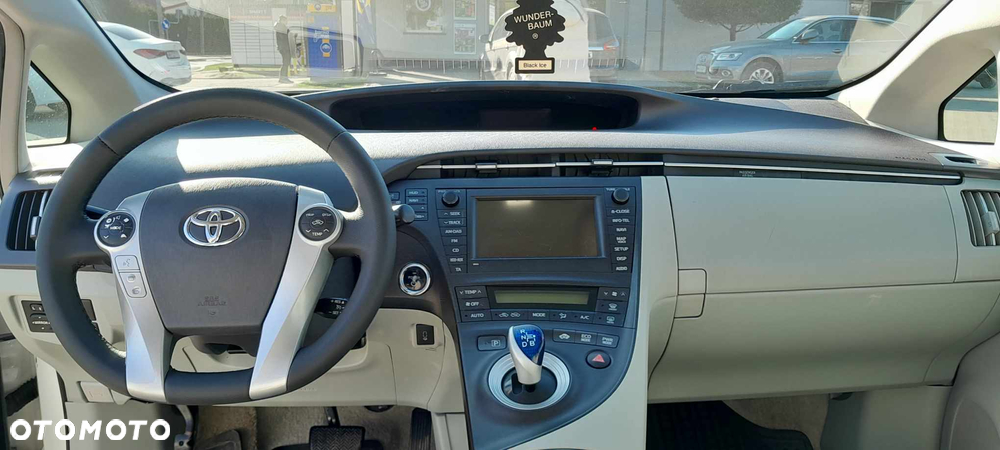 Toyota Prius (Hybrid) Comfort - 13