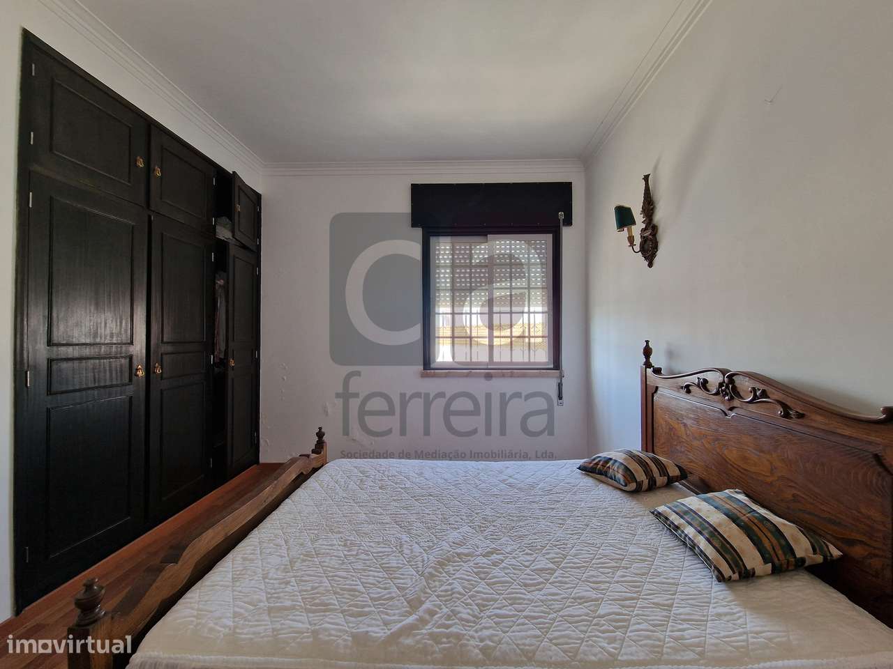 Moradia T3+1 no centro de Almeirim com garagem ampla e quintal-23