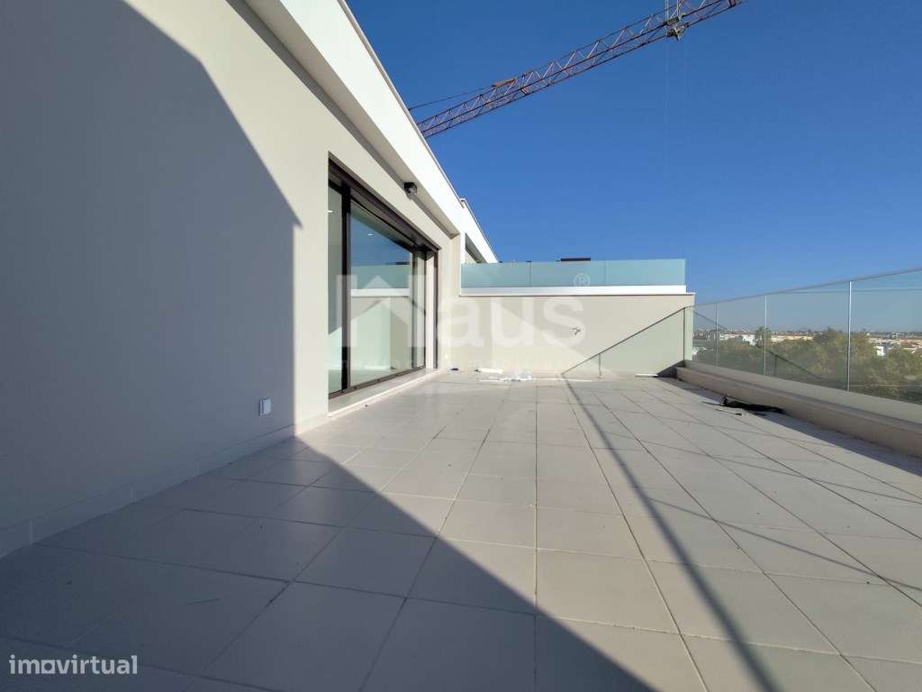 Duplex T3 com parqueamento e terraços - Grande imagem: 2/25