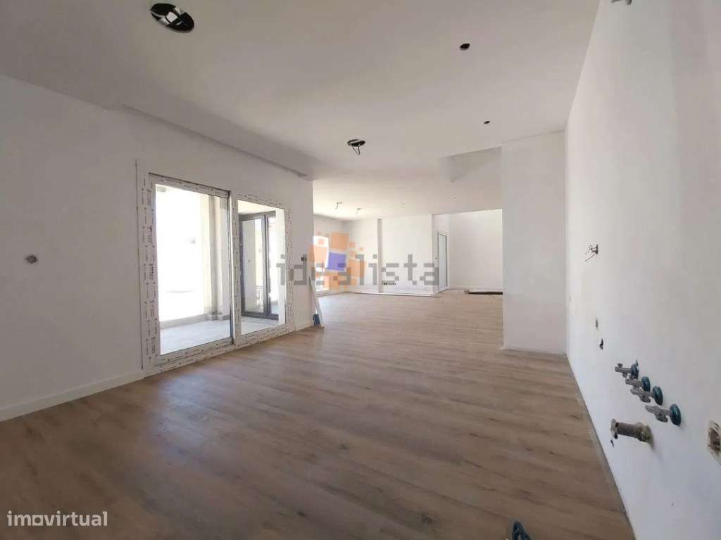 Moradia Isolada a estrear T4 em Vale Milhaços com Piscina e Garagem - Grande imagem: 4/22