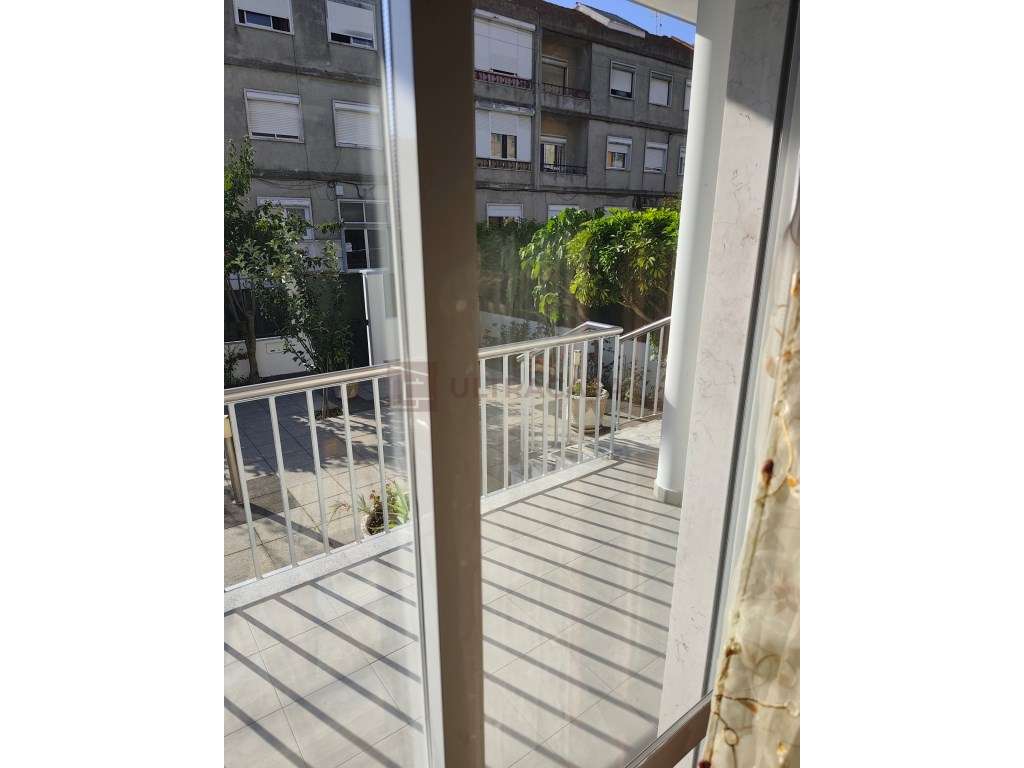 Vende-se Moradia V4 renovada com terraço, churrasqueira e horta a 5...-17