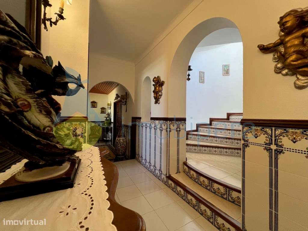 SOBERBA MORADIA T6 COM CASA DE HOSPEDES EM ANEXO-13
