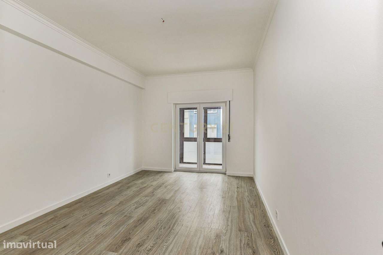 T2 com Garagem e Arrecadação na Ponte da Bica - Ramada - Grande imagem: 5/23