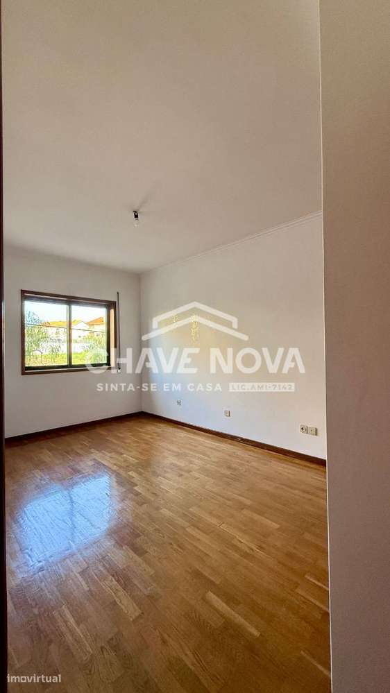 T2 com garagem e ótima luz natural — pronto a habitar - Grande imagem: 4/21