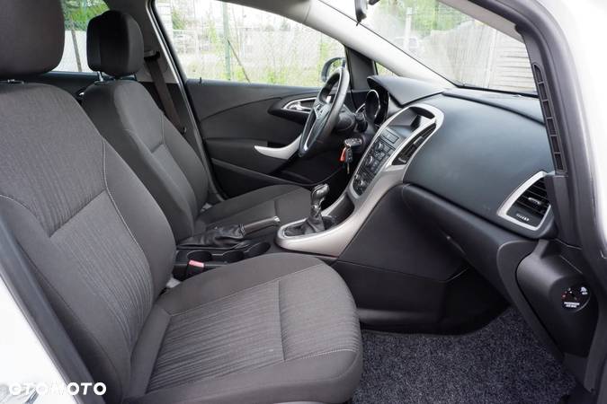 Opel Astra IV 1.4 T Essentia - 26