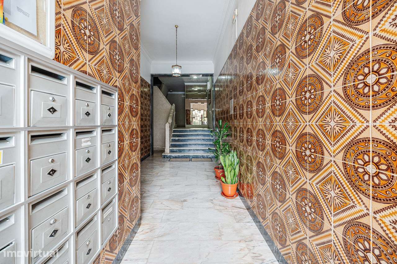 T3 em Mem Martins muito luminoso-40