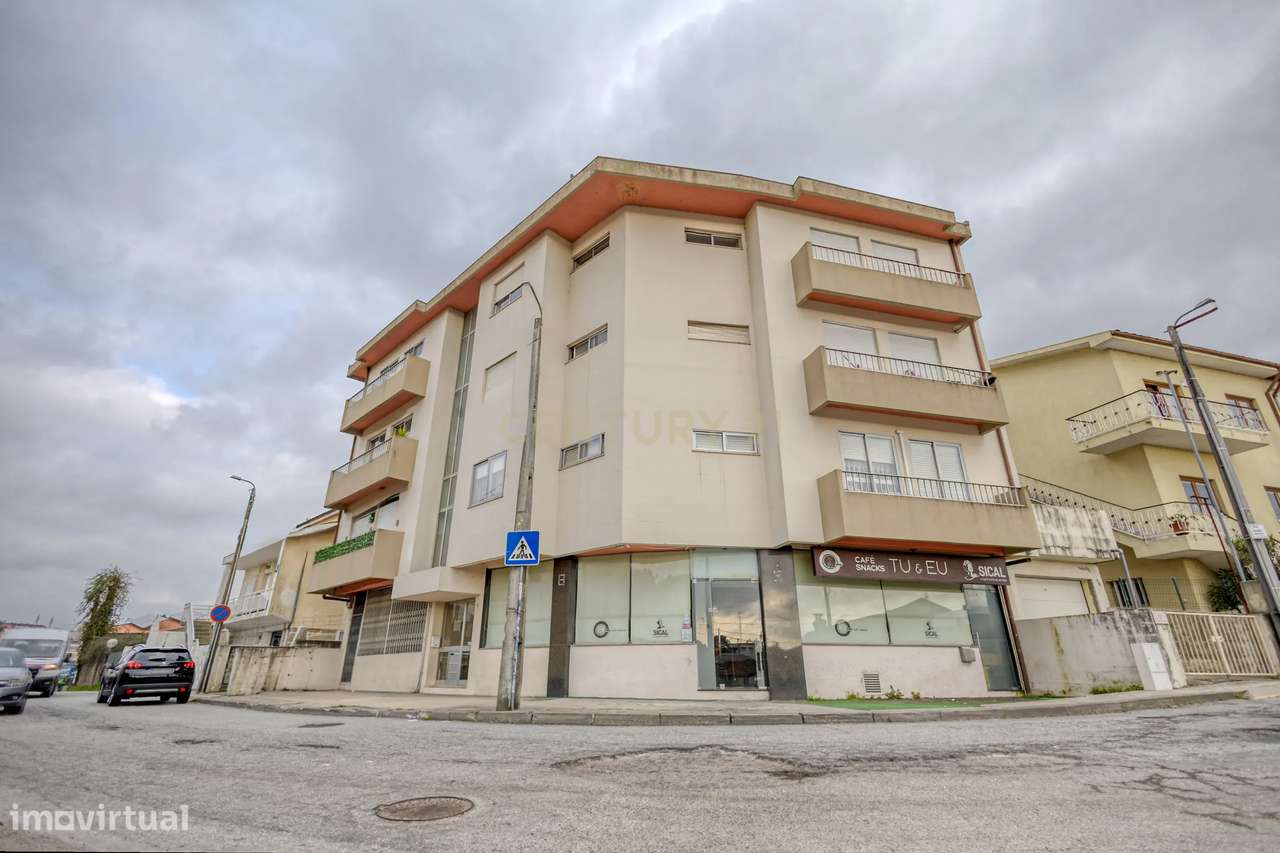 Loja com 136m2 Logradouro e Cave em Rio Tinto-18