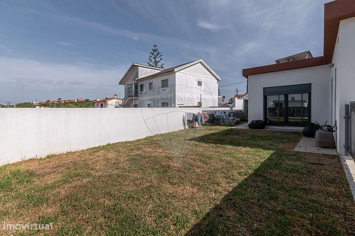 Moradia Térrea isolada T3 com jardim em Sesimbra-46