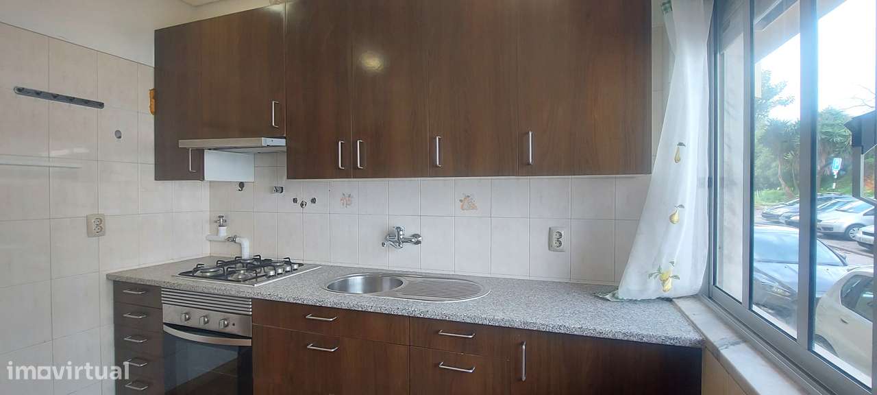 VALE FLORES - T3 REMODELADO COM SUITE NUM R/C-6