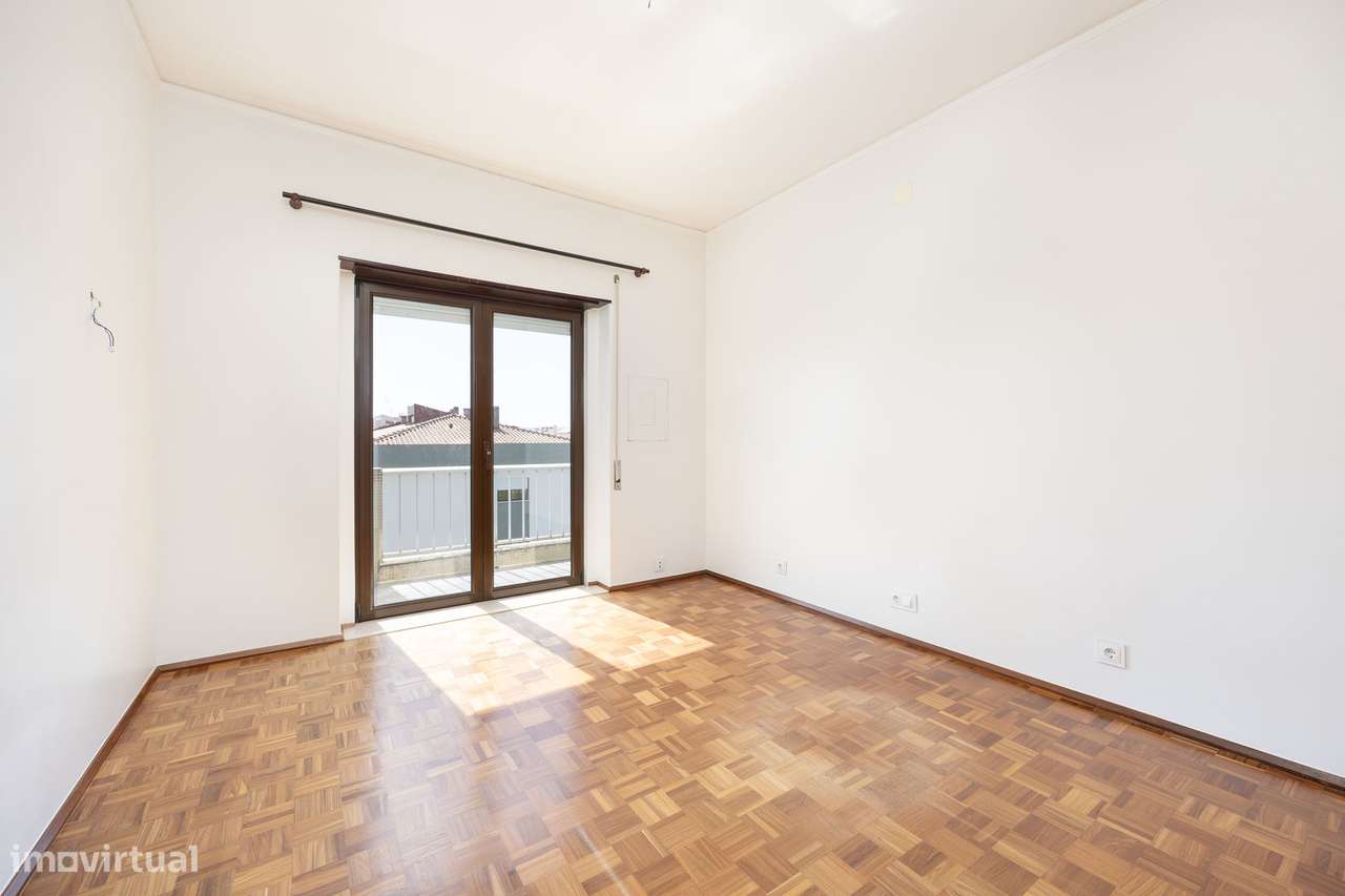 Apartamento T5 | Último Piso | Capuchos, Leiria-41