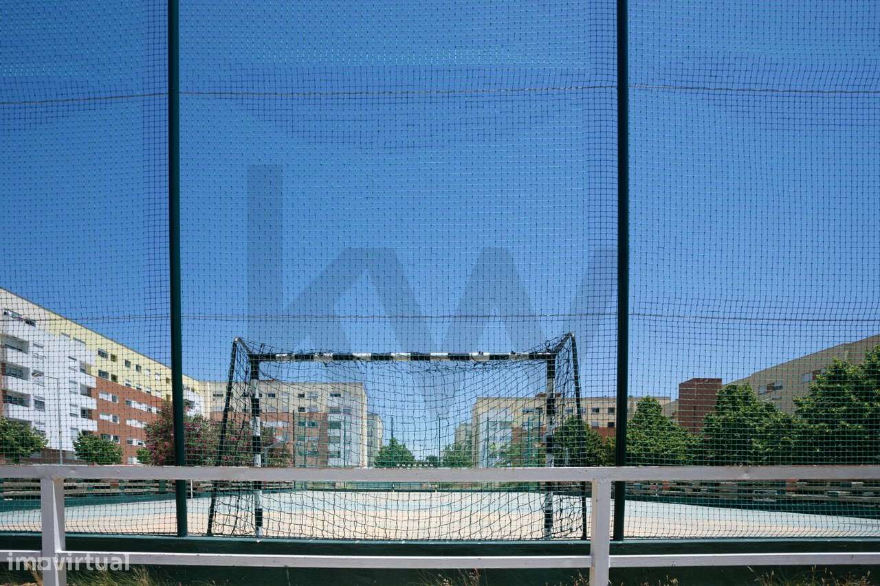 T3 Remodelado na Alcaniça, a Passos do Hospital e Universidades!-45