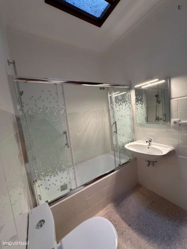 Quarto - localizado em Cedofeita Porto - Grande imagem: 5/6