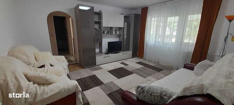 Ofer pentru inchiriere apartament 2 camere