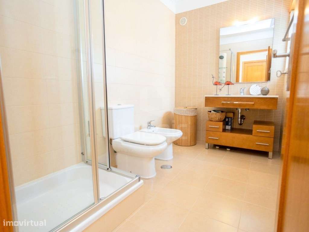 Apartamento T2 Usado com lugar de estacionamento em Vialonga-21