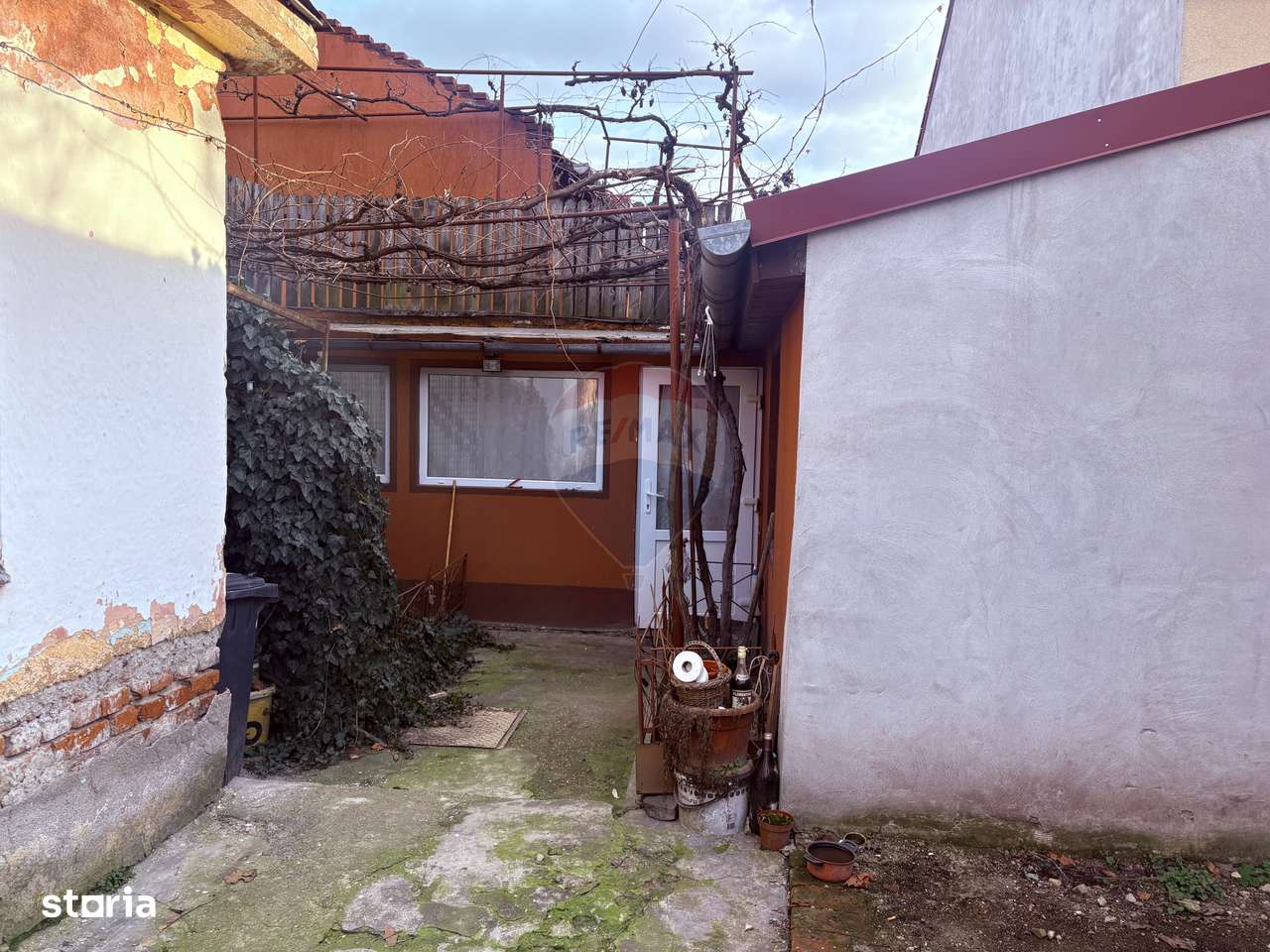 Oportunitate: Casa 3 camere si curte in zona centrala-12