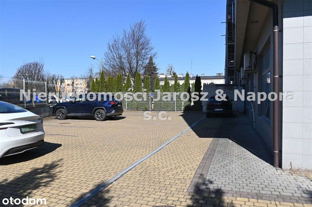 Nowoczesny budynek usługowo-handlowy z windą-5