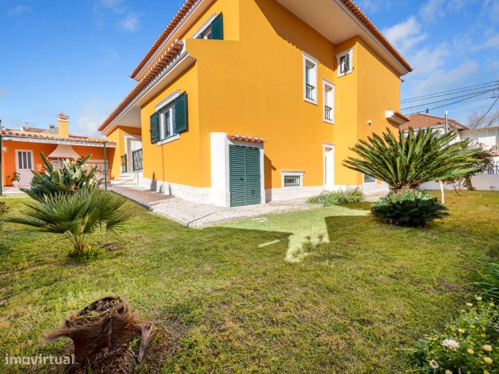 Moradia T4+1 localizada no bairro do 'Casal Novo'.-25