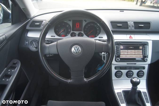 Volkswagen Passat 1.9 TDI Highline - 7